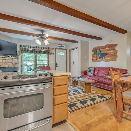 Treehouse Between Gatlinburg And Pigeon Forge. Pet Friendly! Экстерьер фото