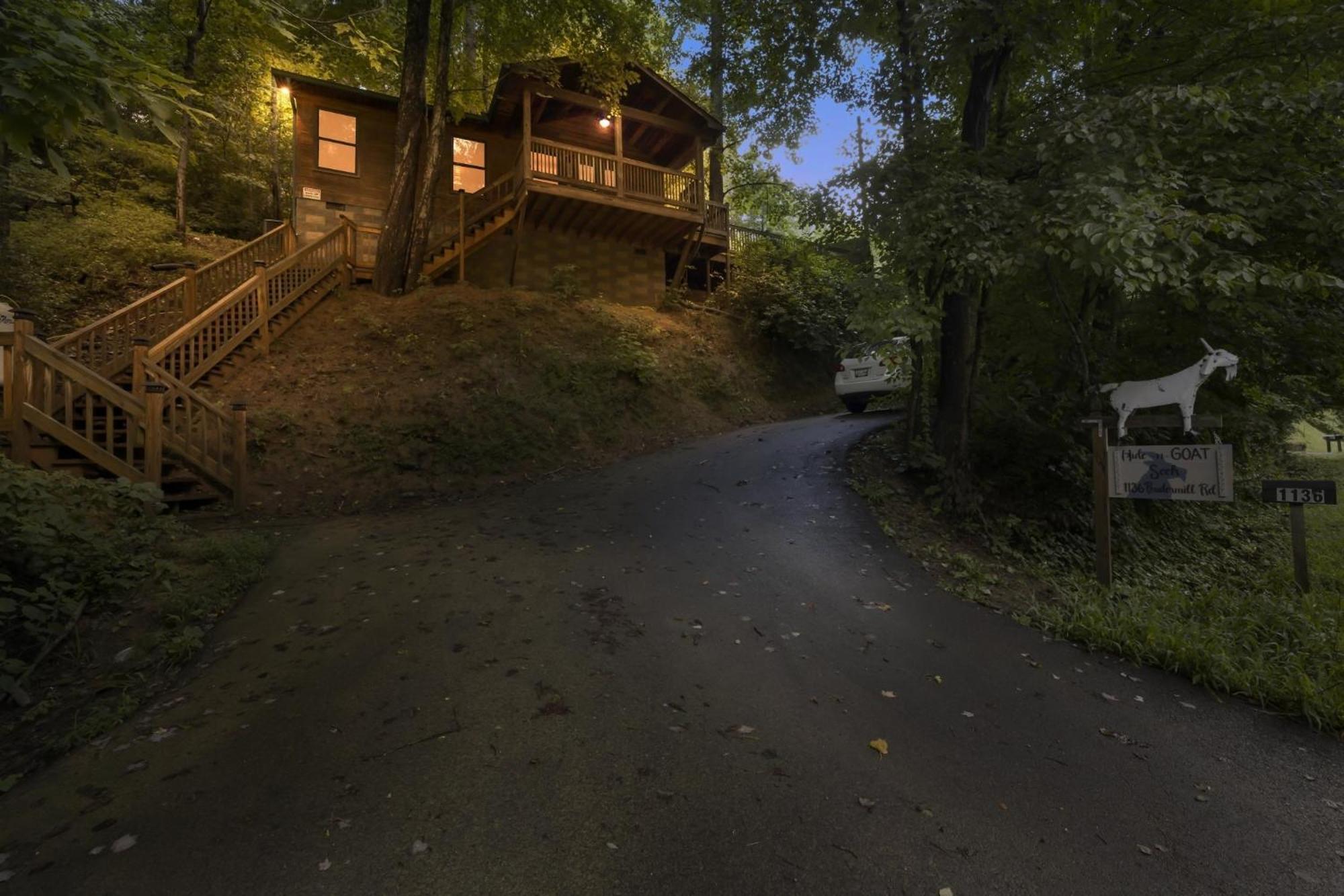 Treehouse Between Gatlinburg And Pigeon Forge. Pet Friendly! Экстерьер фото